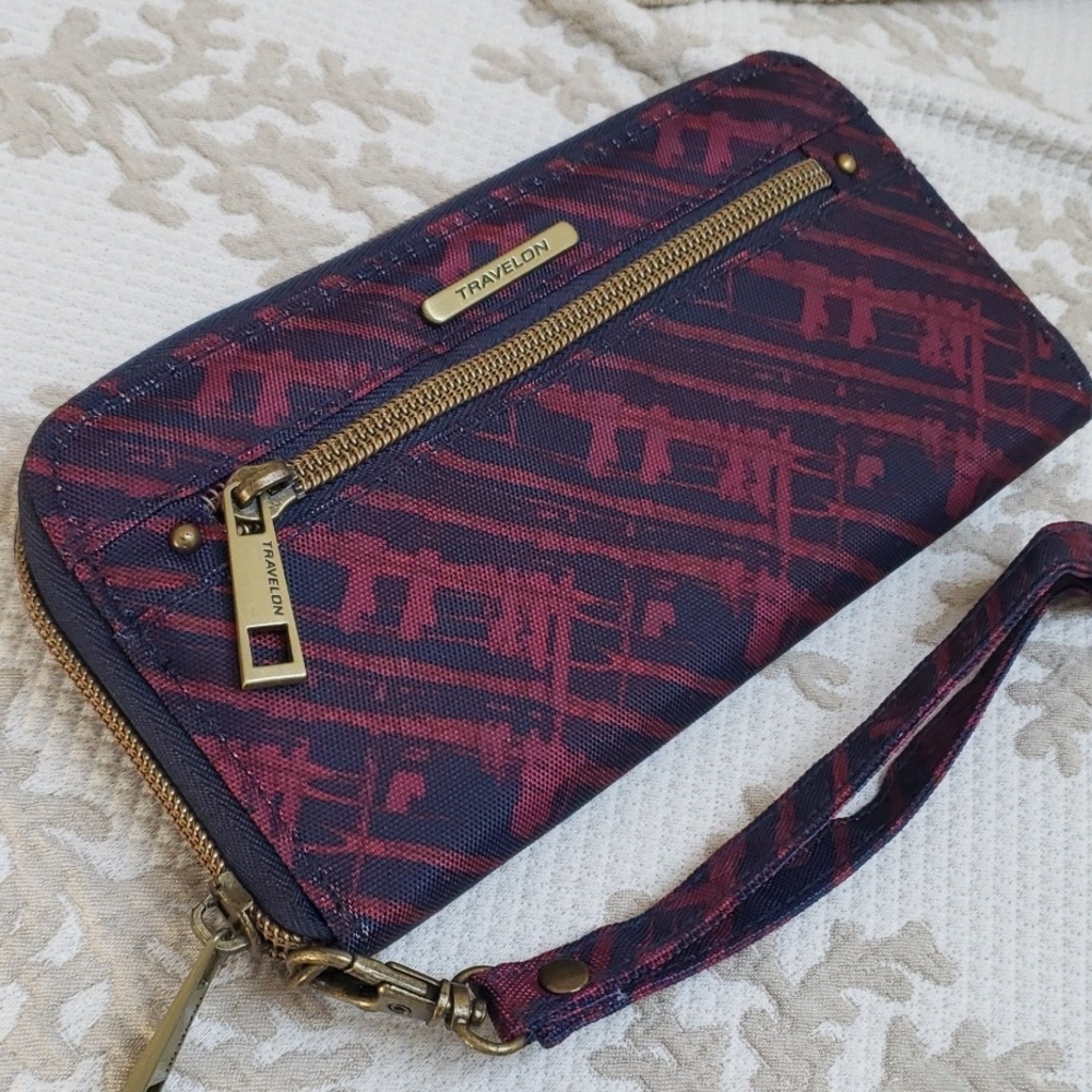Travelon RFID Blocking Wallet/ Wristlet Maroon/Navy Zip Around